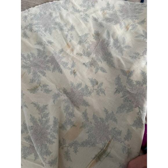 Vintage Christmas Tablecloth w/ Poinsettia & Holly Design 🌲 - Picture 5 of 6